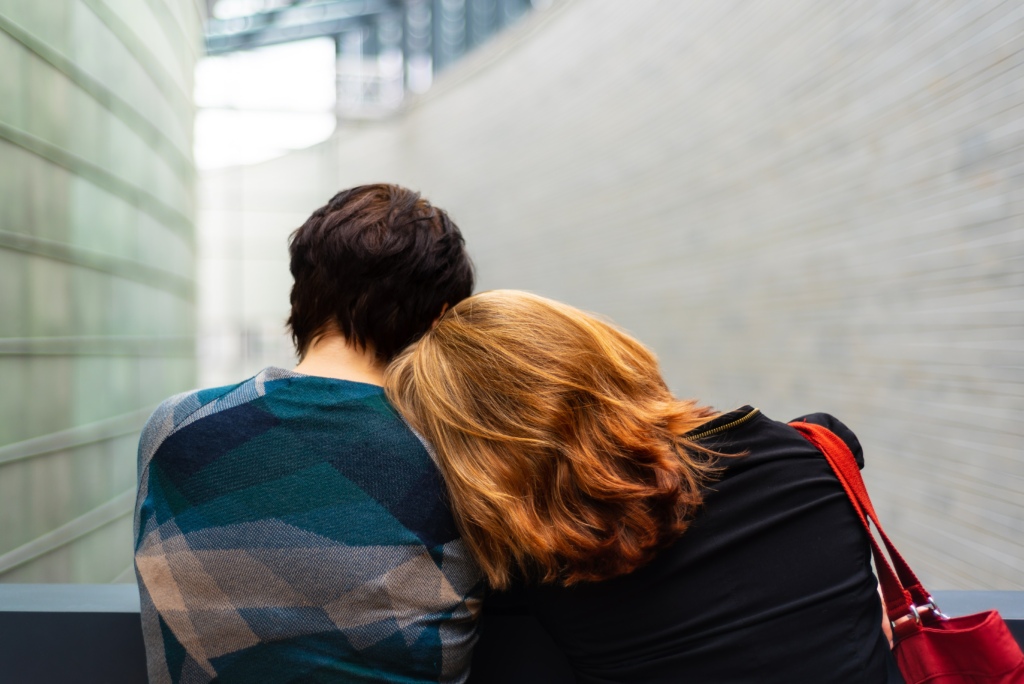 Friends head on shoulder
