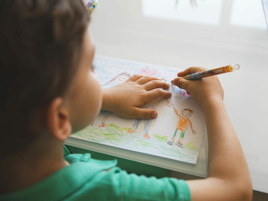 Child drawing his family
